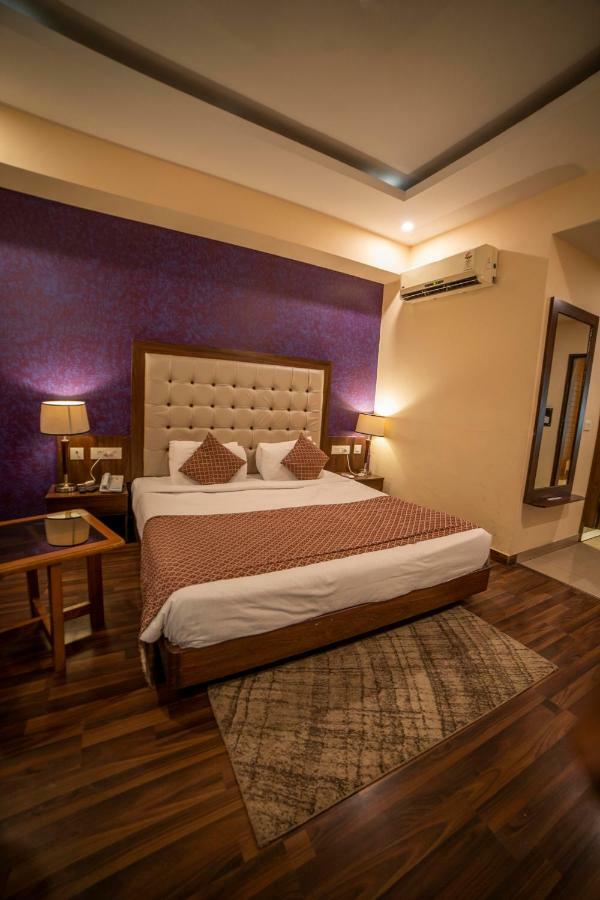 Hotel Jsr Continental Dehradun Luaran gambar